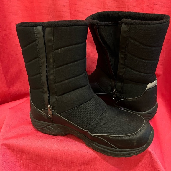 Men’s Black Winter Boots - Picture 2 of 3